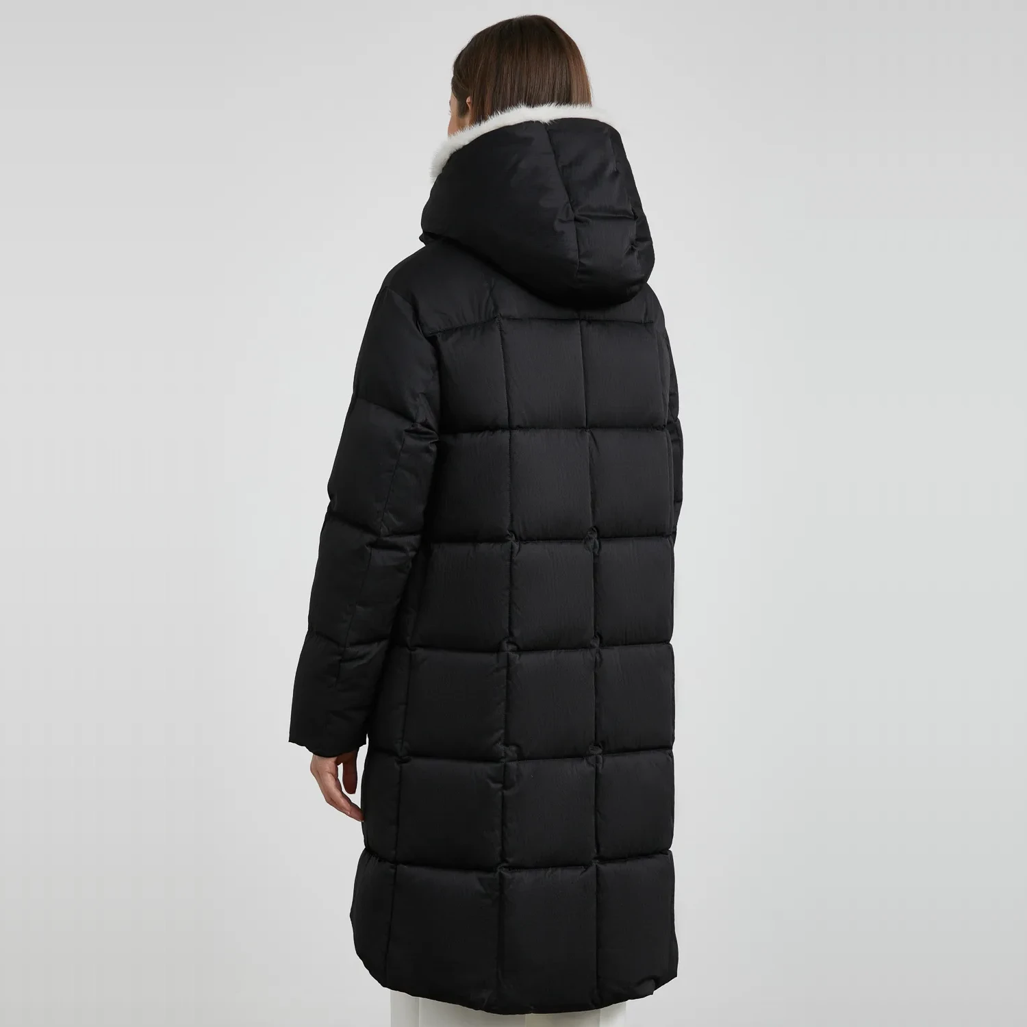 black-puffer-jacket-with-fur-collar-1