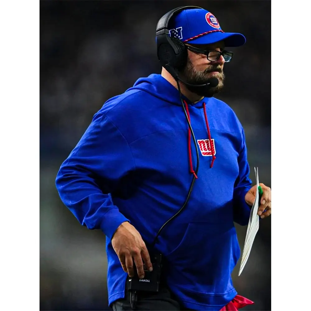 brian-daboll-ny-giants-sideline-blue-hoodie