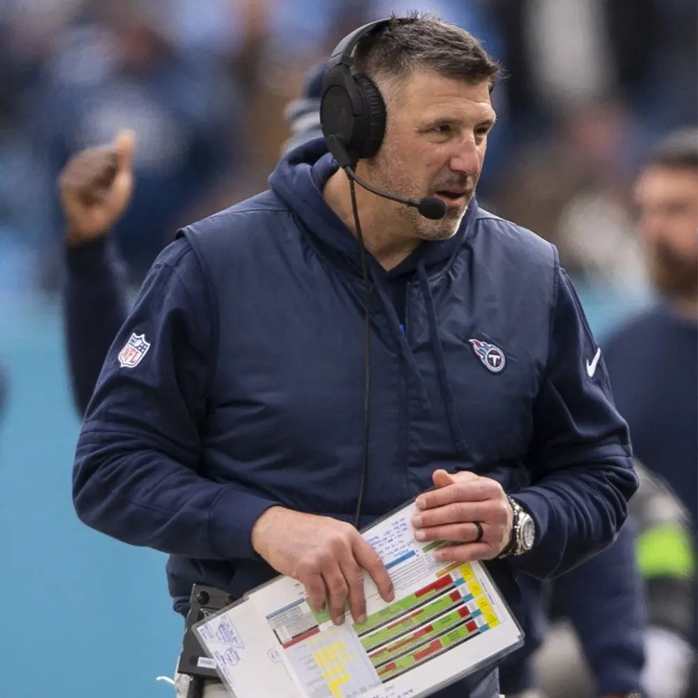 mike-vrabel-coach-blue-vest